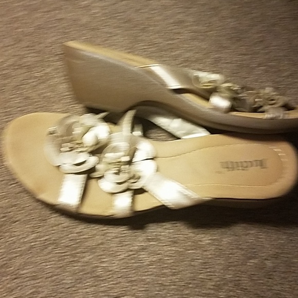 Sandals - Picture 3 of 3